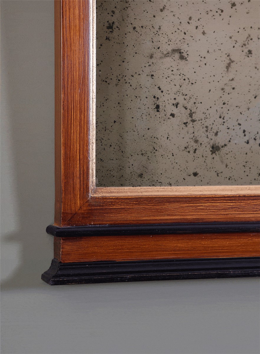 Neoklassizistischer Spiegel