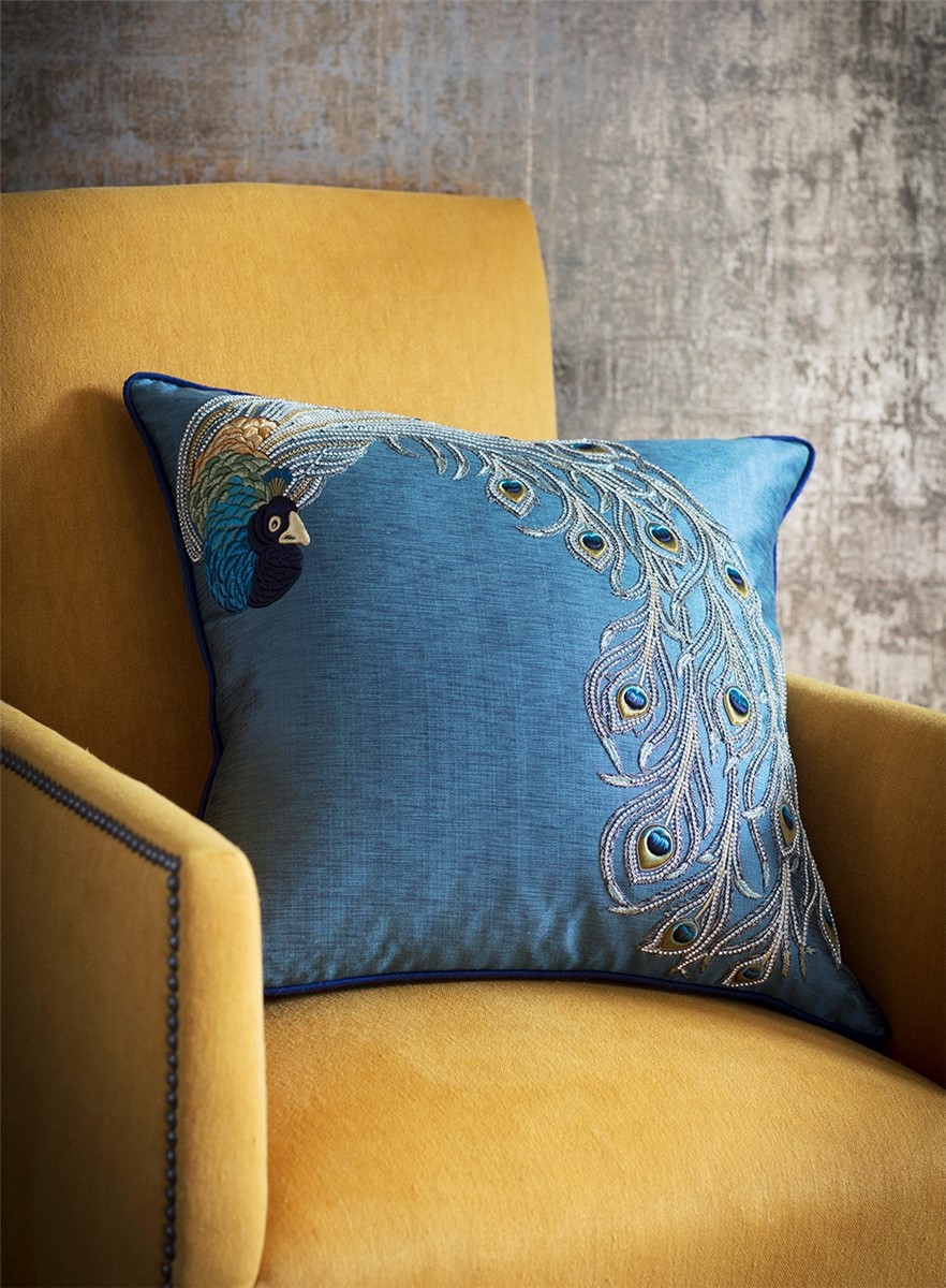 Pavo cushion