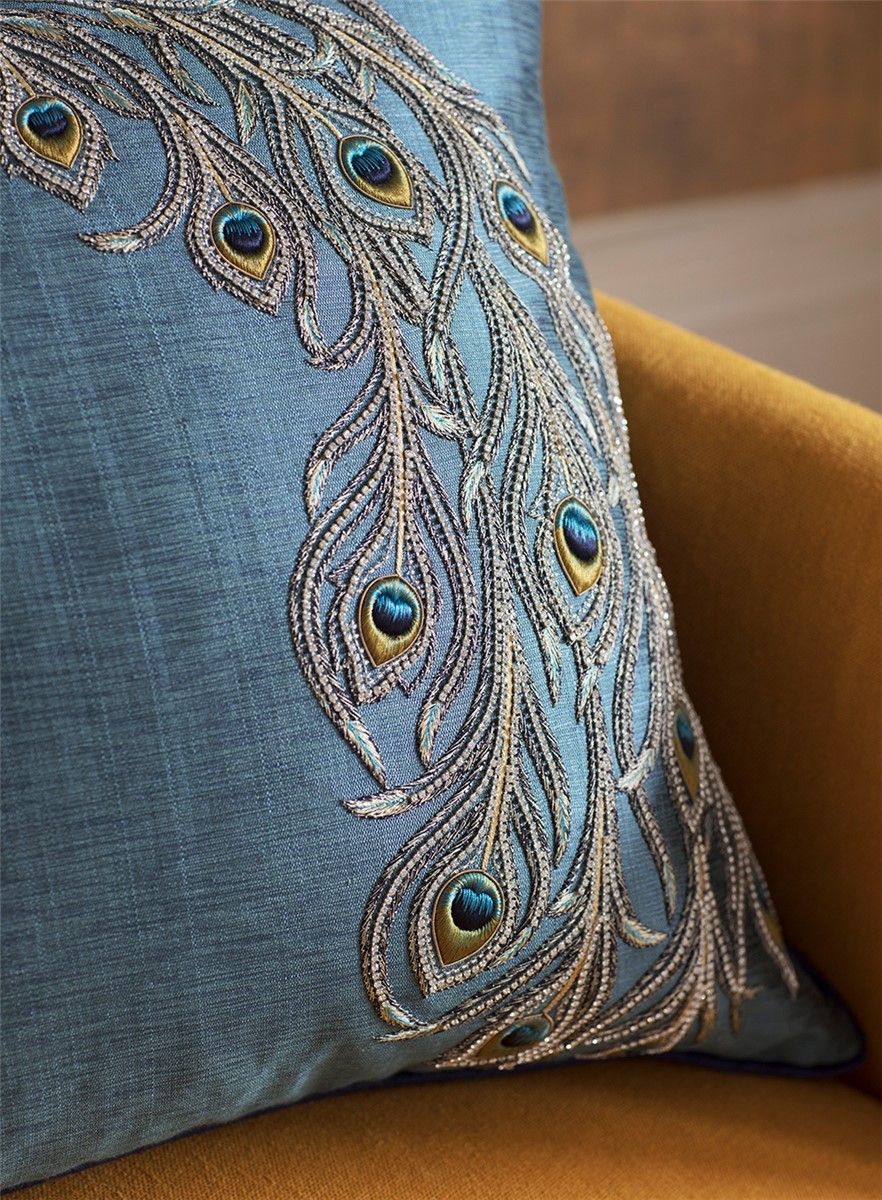 Pavo cushion