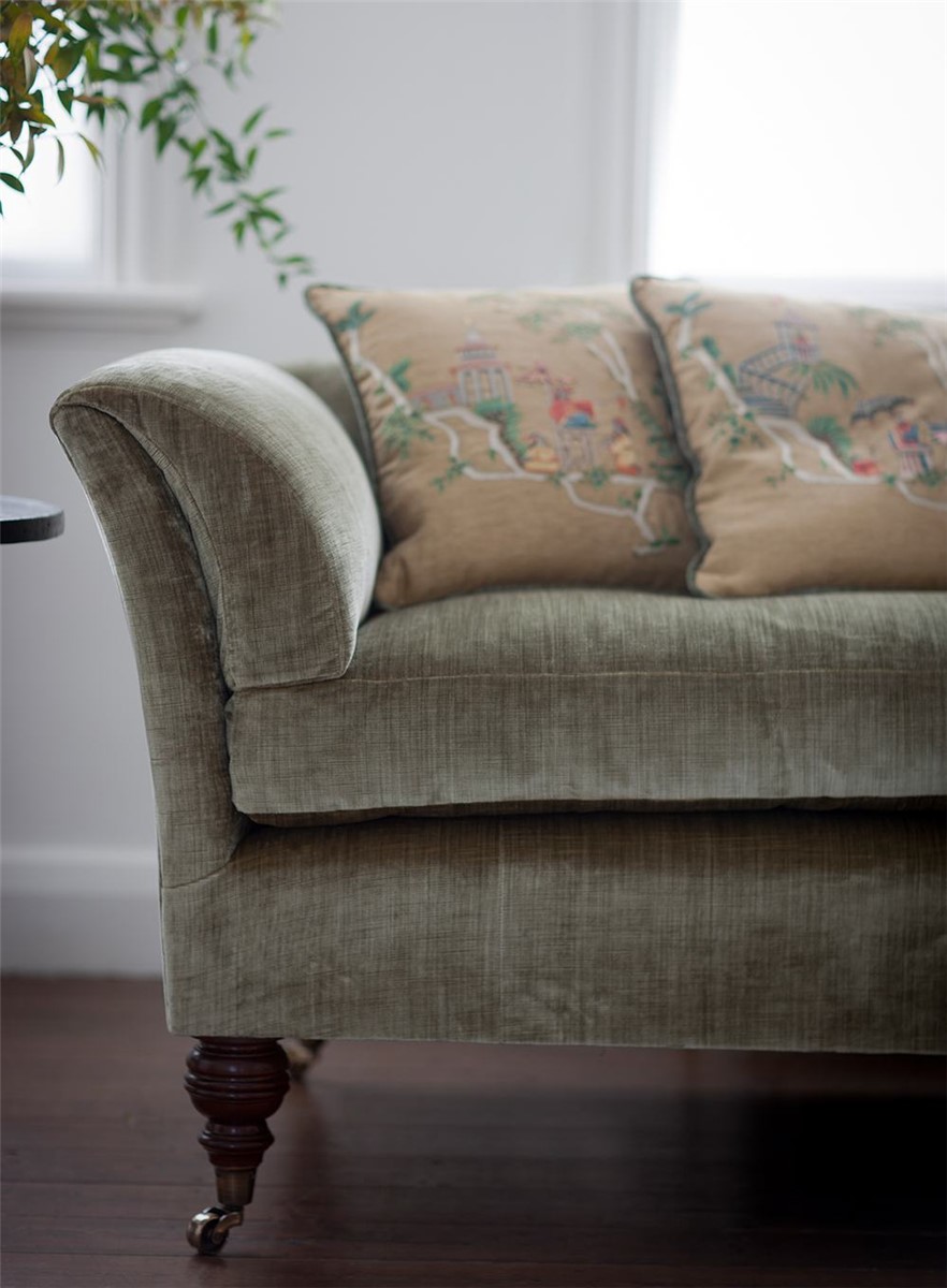 Pompadour low back sofa