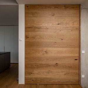 Türblatt mit original Bodendielen belegt