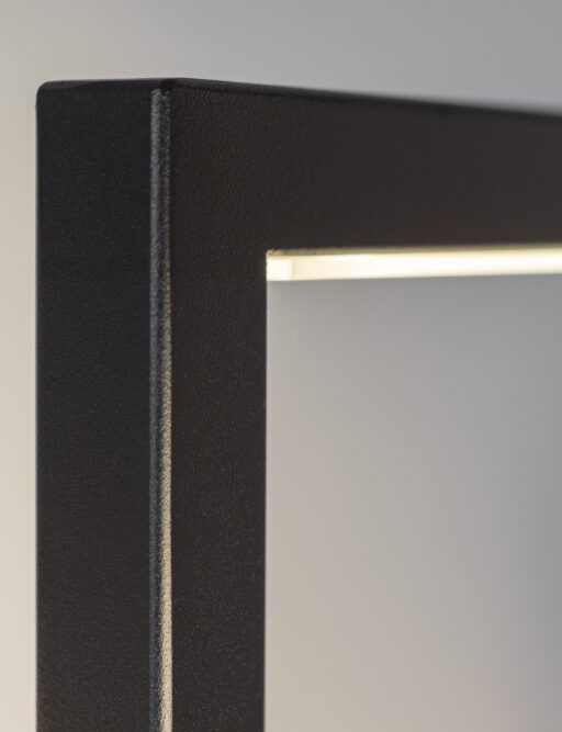 Sharped-angled models with straight lines.