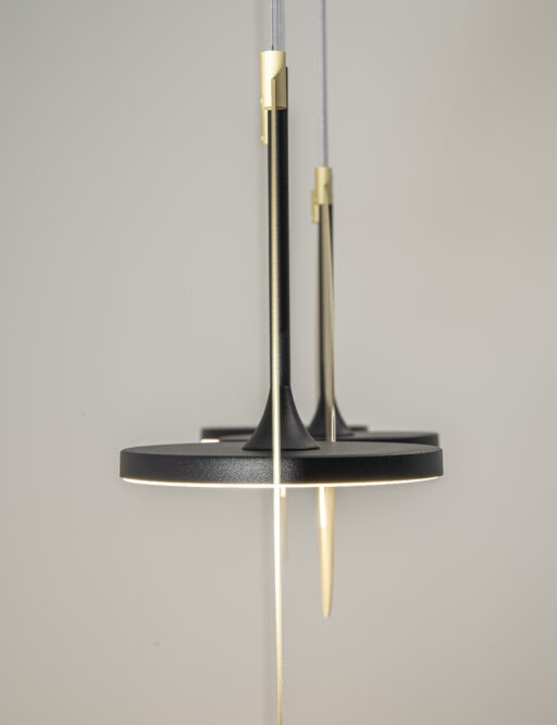 Feminine shapes. Wafer-thin yet robust.