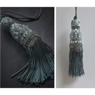 Beaumont & Fletcher / Ringe und Bürsten / Bianca Key Tassel