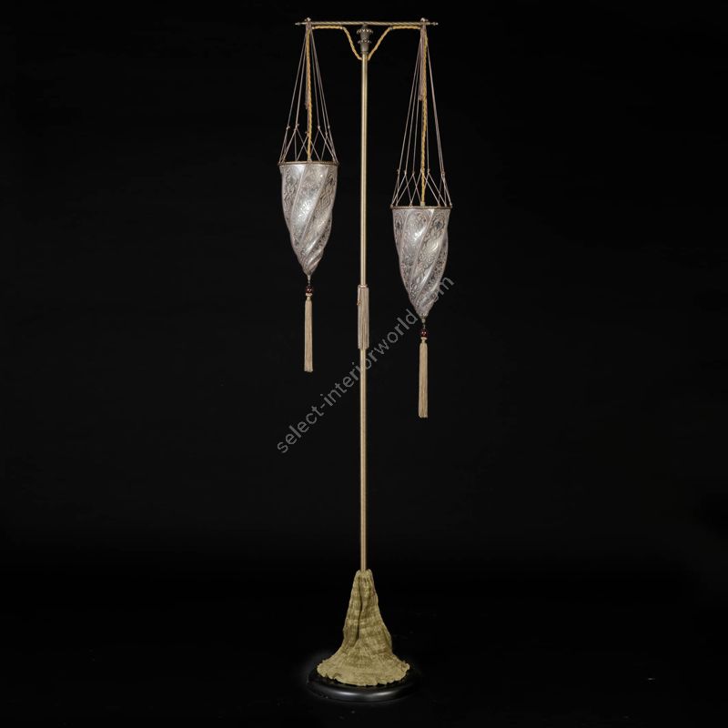 Neutral glass colour