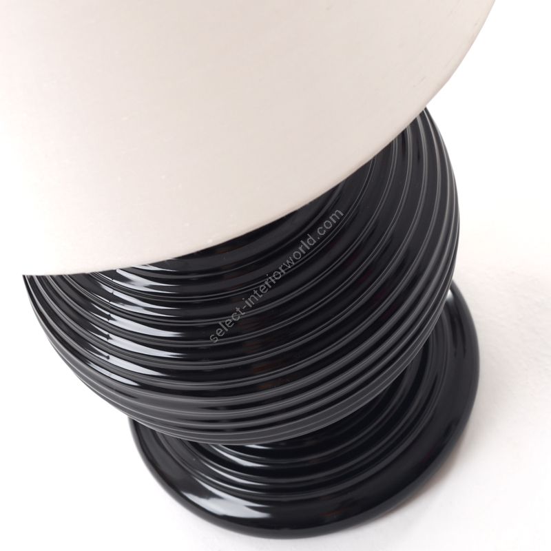 Shade: Arctic White; Base: black lacquer