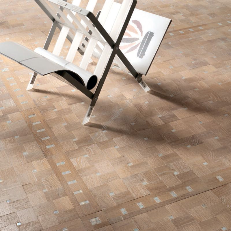 Wood Finish: Oak White; Mosaic Finish: White