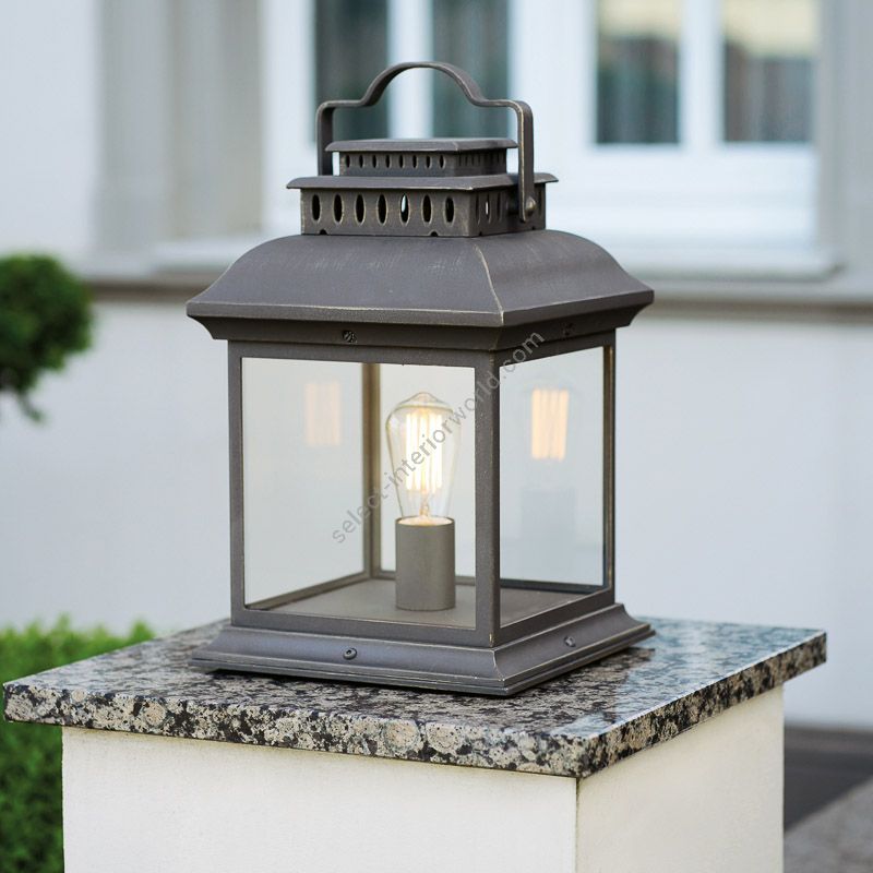 Post lamp / Old bronze finish / Clear glass