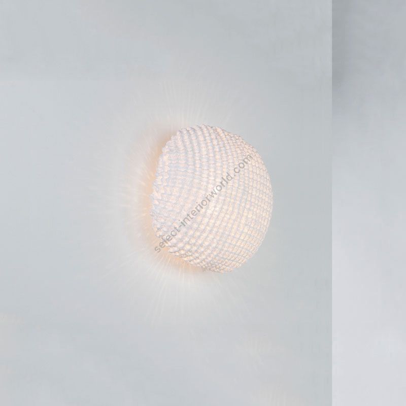 Wall lamp / White finish / cm.: 30 x 30 x 17 / inch.: 11.8" x 11.8" x 6.7"
