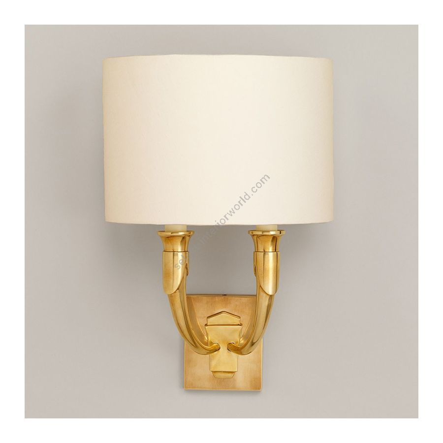 Wall lamp / Finish: Brass / Model: Wide backplate / Lampshade: Gardenia colour, material linen