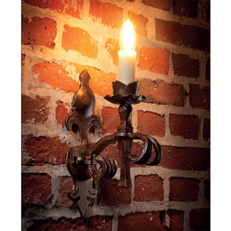Wall lamp belonging to the indoor collection, hand-crafted, Patina finish
