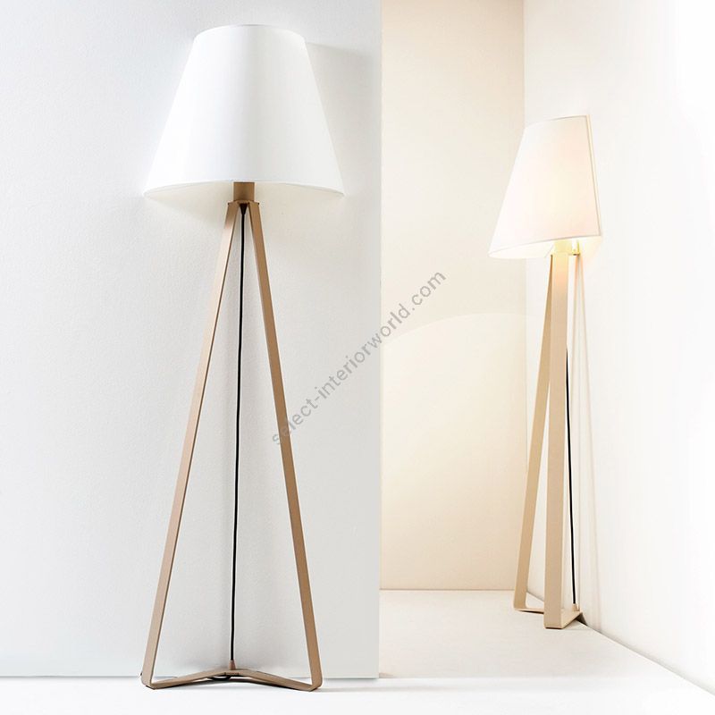 Wall lamp / Methacrylate lampshade / Sahara finish