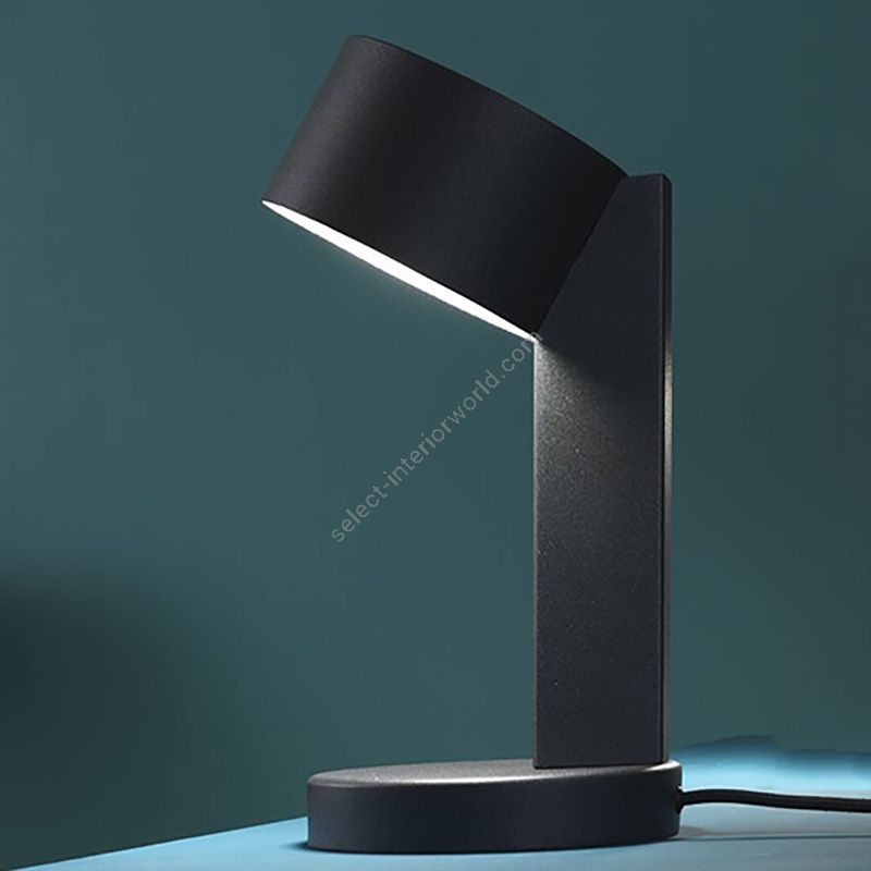 Table lamp / Jet black finish