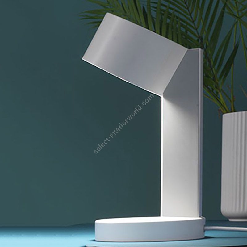 Table lamp / Pure white finish