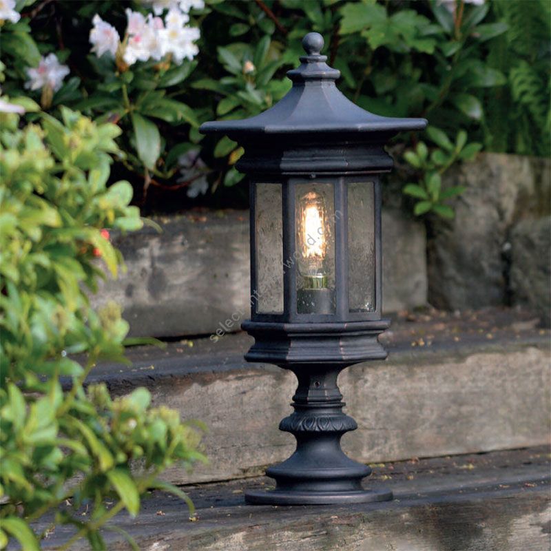 Robers / Outdoor Pedestal Lamp / AL 6870