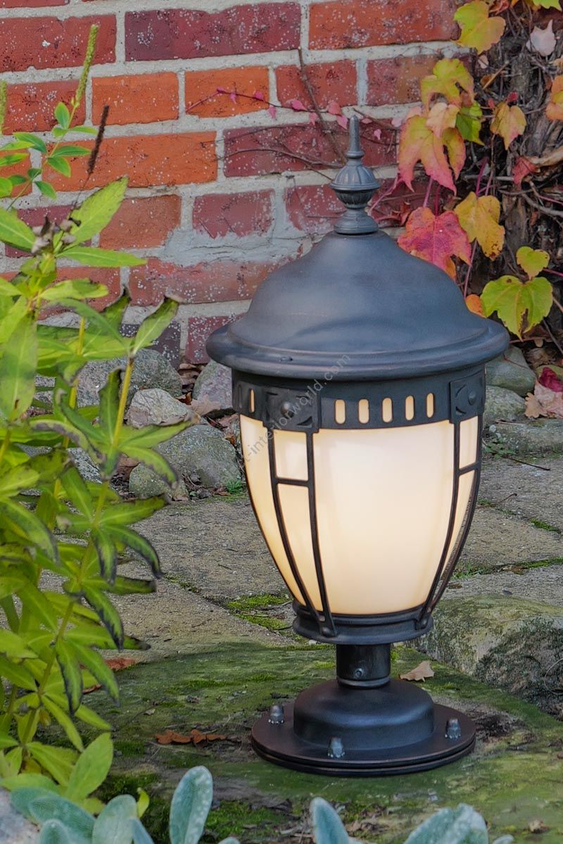 Robers / Outdoor Pedestal Lights / AL6985