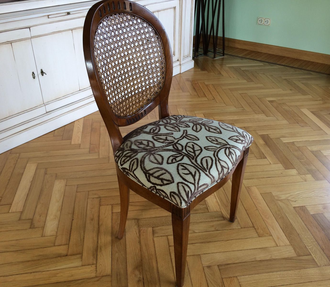 Roche Bobois / Set of 4 chairs / Medaillon 40187 / Showroom sample