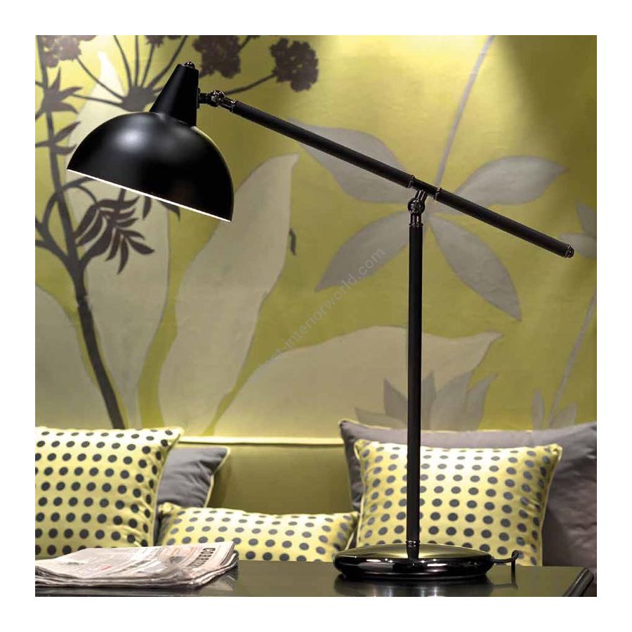 Dark brushed bronze finish / Black painted metal lampshade