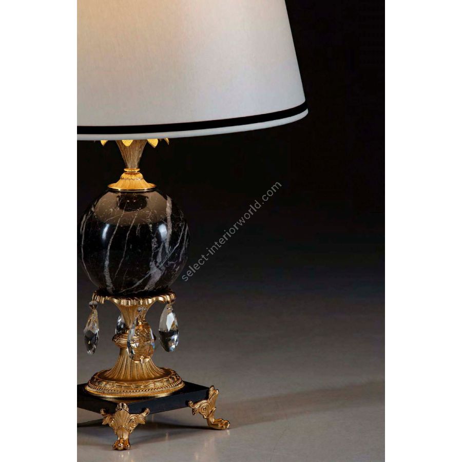 Type of Lampshade: Black Ref: 629.059