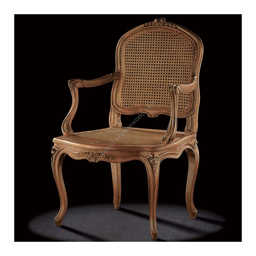 Antique Wax Walnut finish