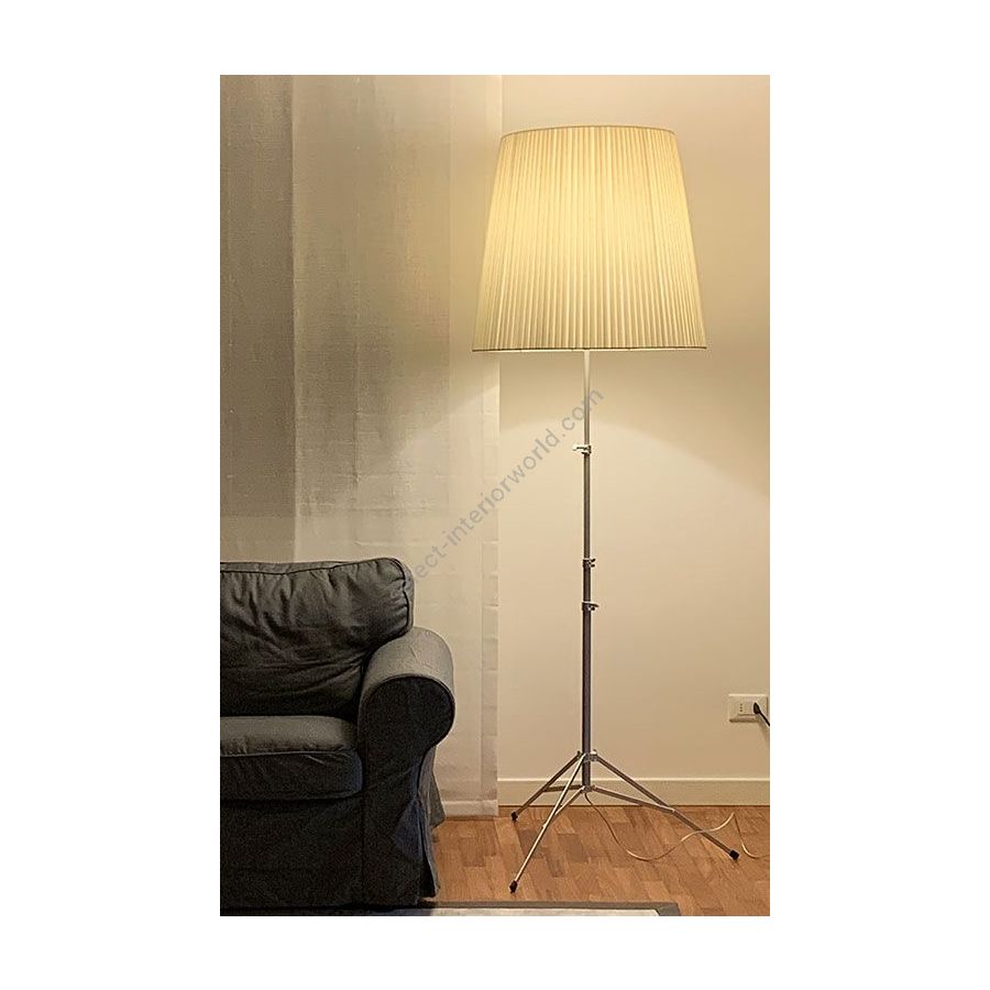 Floor lamp / Natural aluminium finish / Pongé ivory diffuser / cm.: 285 x 67 x 67 / inch.: 112.2" x 26.38" x 26.38"