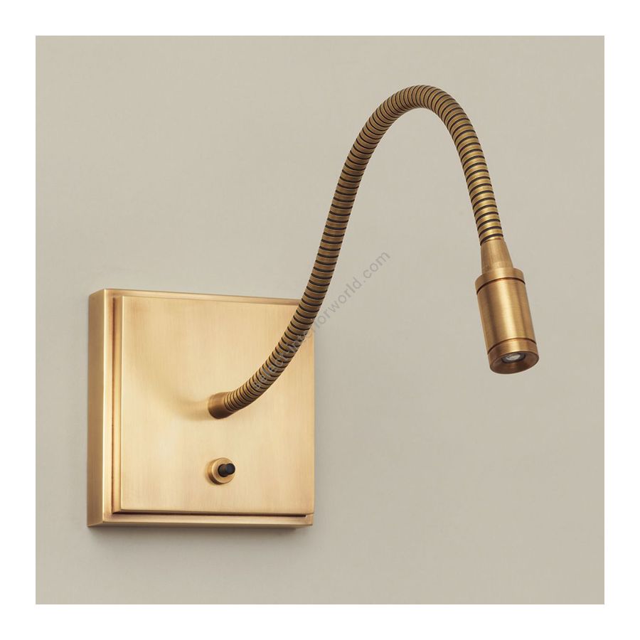 Reading Light / Brass finish with metal arm