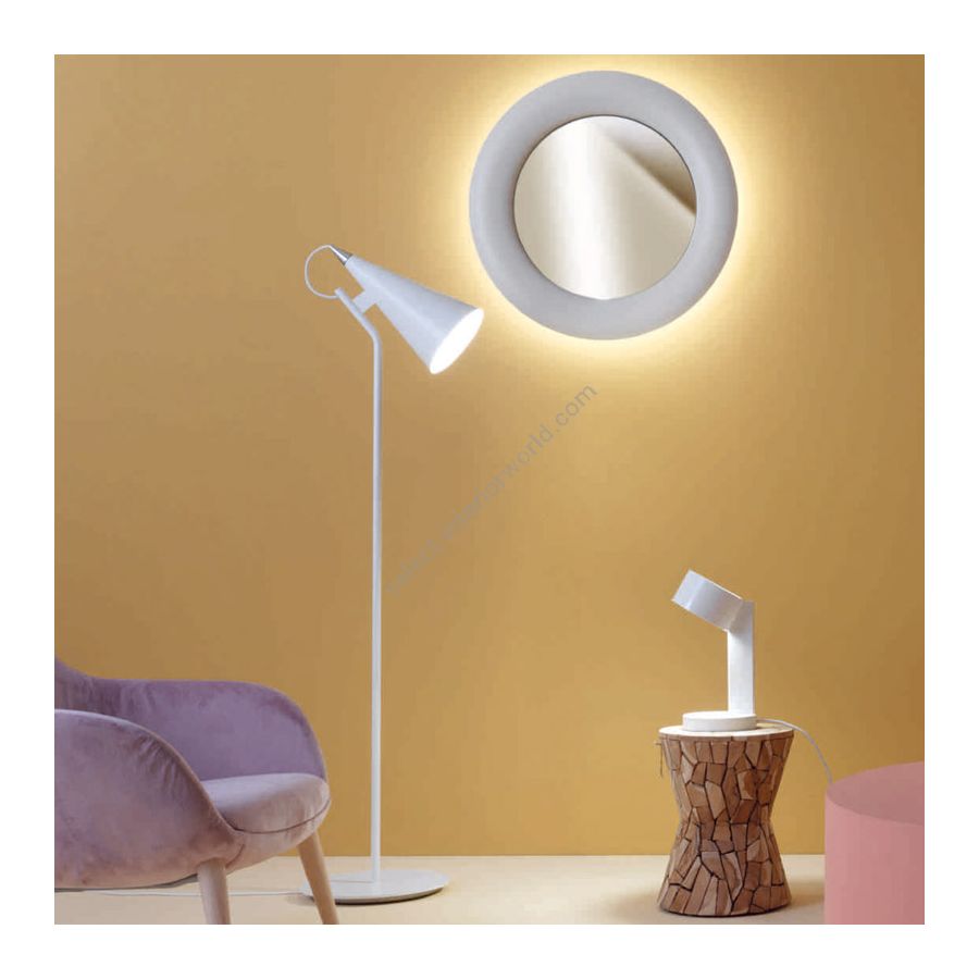 Floor lamp / Pure white color outside