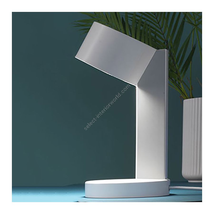 Table lamp / Pure white finish