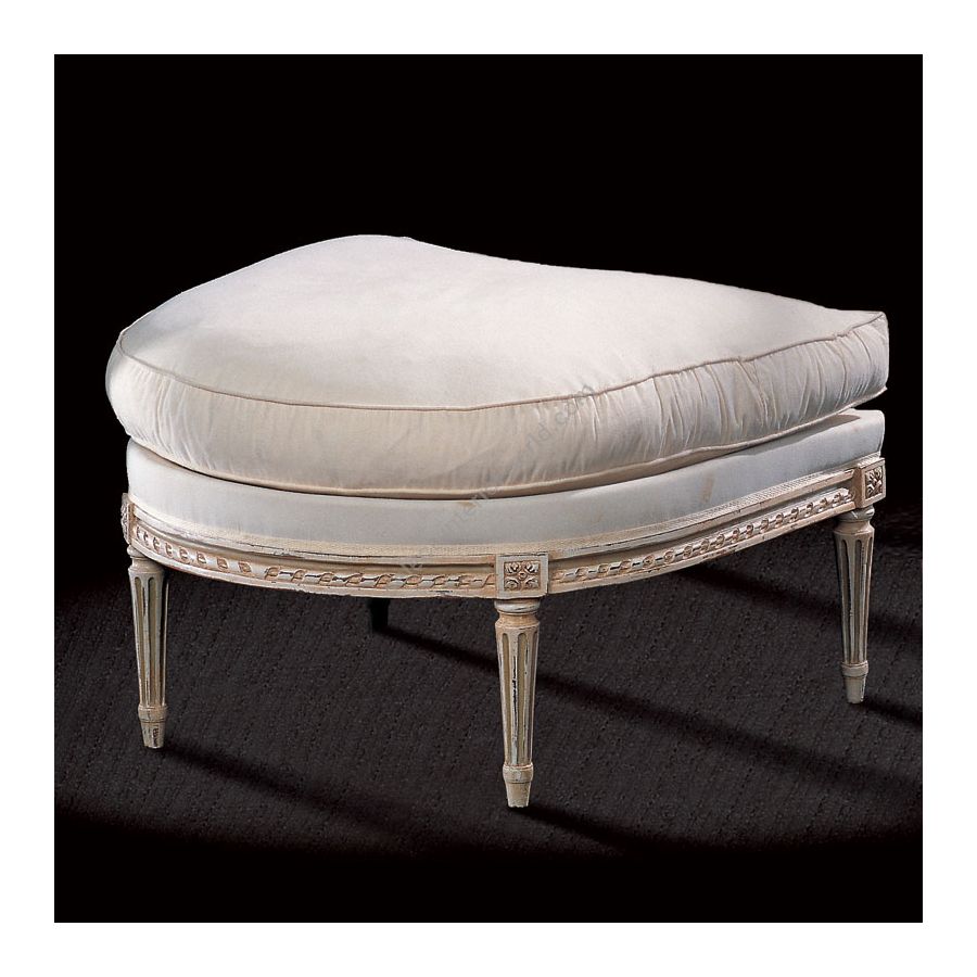 Antique White / Antique Cream finish