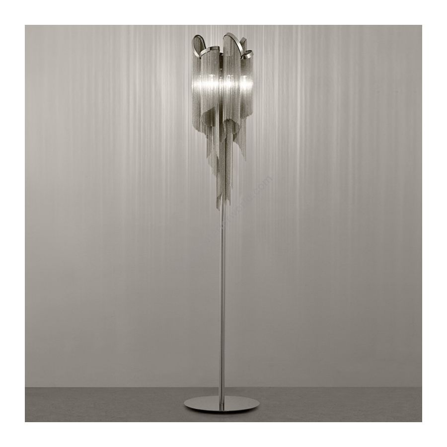Floor lamp / Black nickel finish