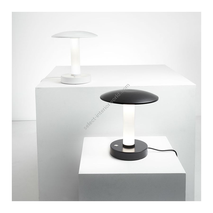 Table led Lamp / Pure white and Jet black finish