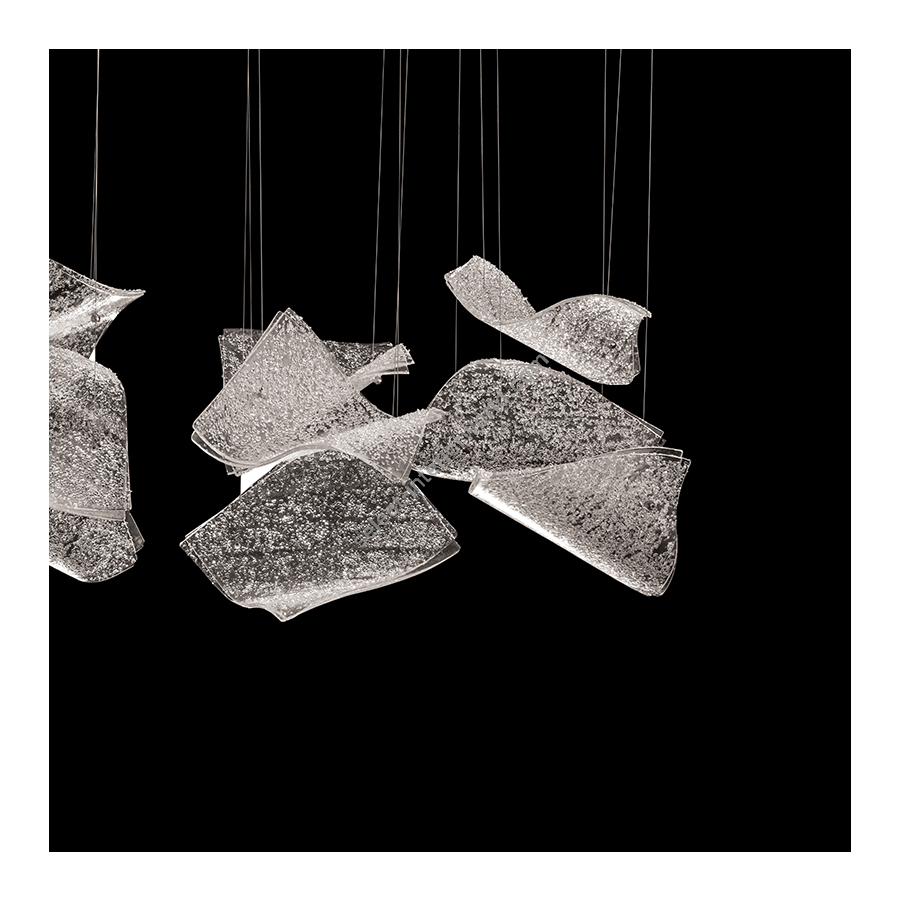 Elevate 50″ 895140-161 Silver / Frozen Pages