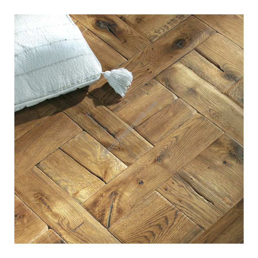 Finish: Natural Oak