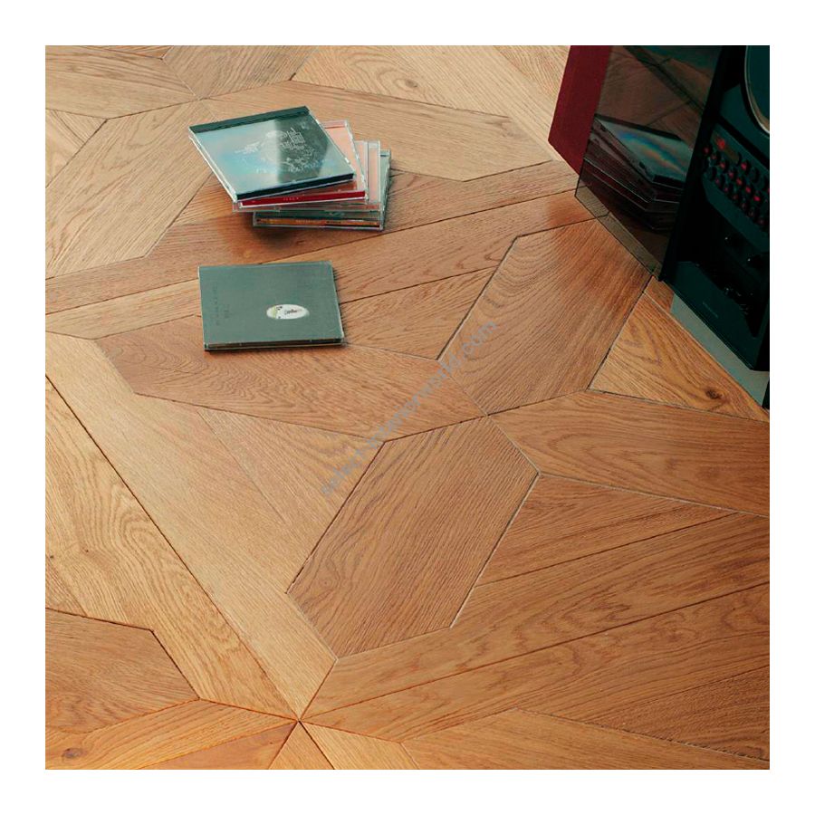 Finish: Oak Natural
