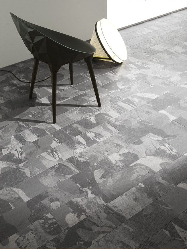 Berti / Diesel Living With Berti / Graues Parkett Ice Camo