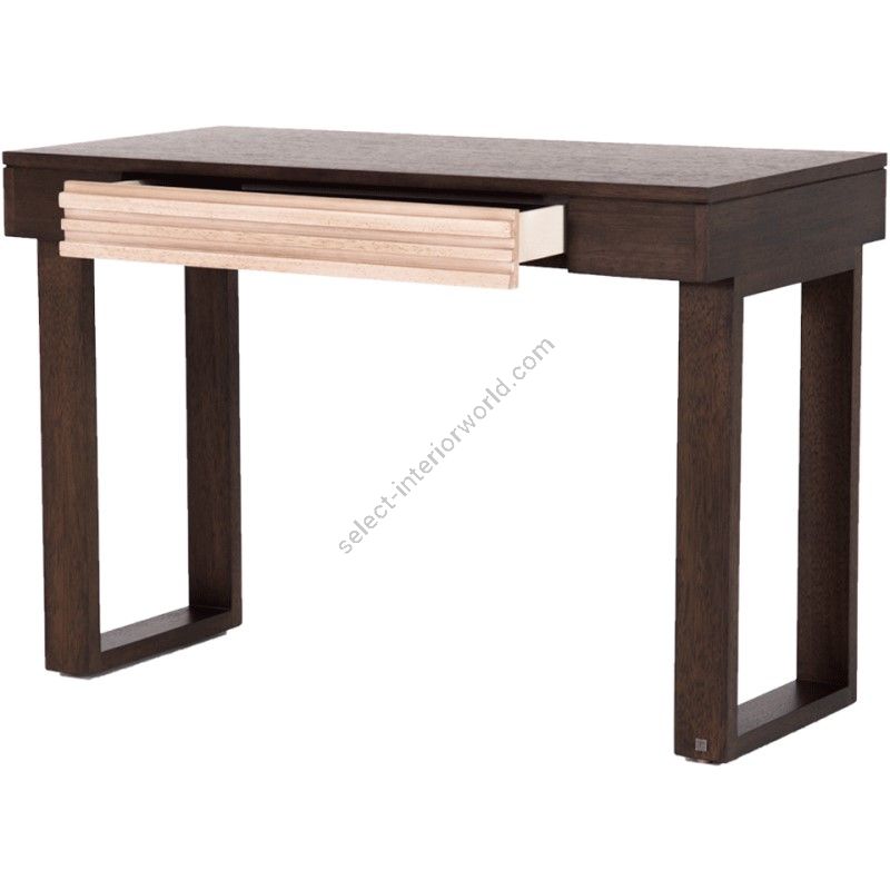 Adriana Hoyos / Chefschreibtische / H Desk 110