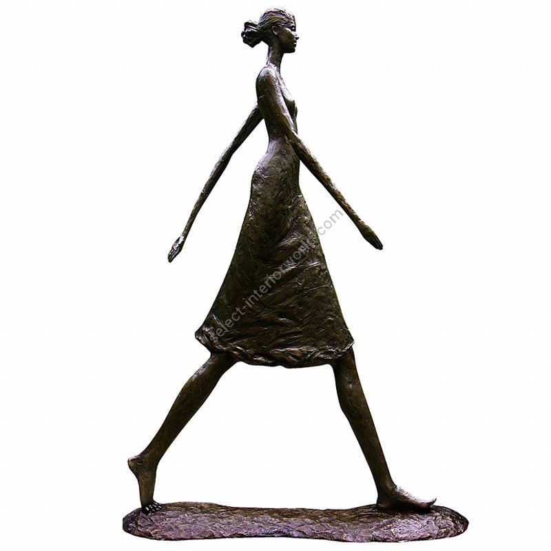 Tom Corbin / Skulptur / Woman Walking Tall S1023