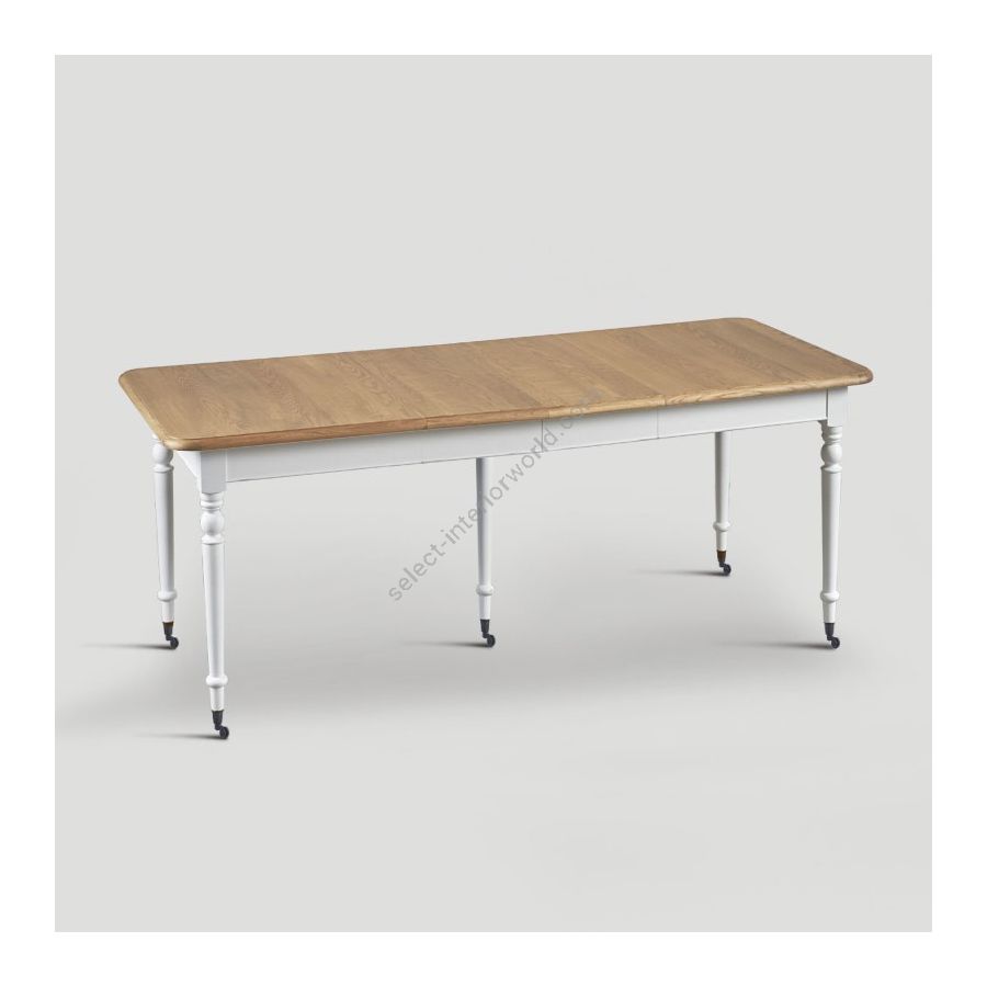 Table extends to 240-cm / 94.2"- inch