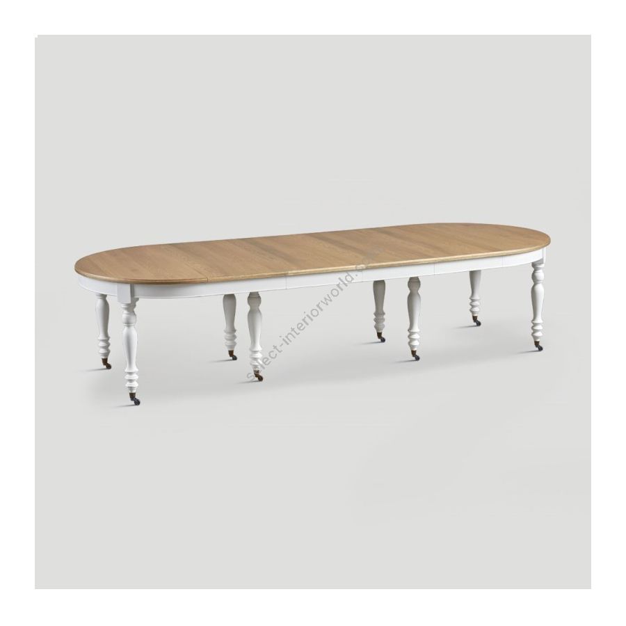 Table extends to 300-cm / 118.1"- inch