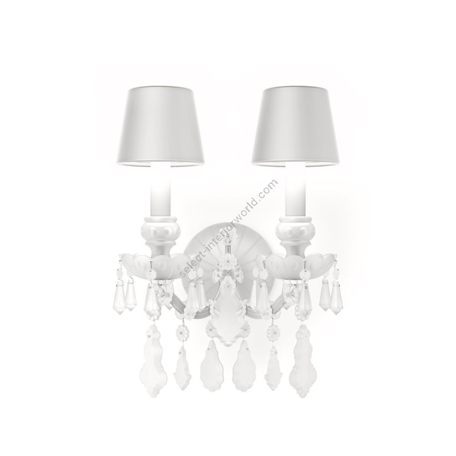 Luxus Wandleuchte / Weiße Seidenlampenschirme / Weiße matte Metalldetails / Opalweißes Milchglas