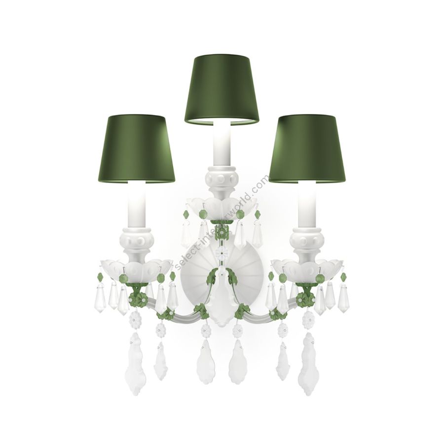 Luxus Wandleuchte, 3-flammig / Grüne Seidenlampenschirme / Grüne matte Metalldetails / Opalweißes und grünes Milchglas