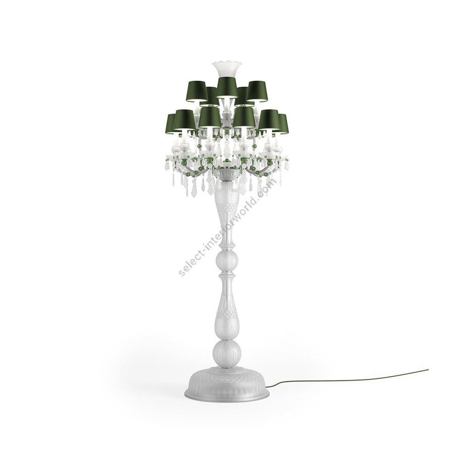 Luxus Stehlampe / Historischen Französischen Stil / Grüne Seidenlampenschirme / Grüne matte Metalldetails / Opalweißes und grünes Milchglas