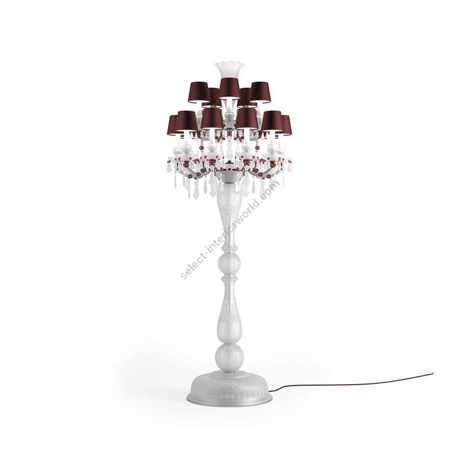 Luxus Stehlampe / Historischen Französischen Stil / Rote Seidenlampenschirme / Rote matte Metalldetails / Opalweißes und rotes Milchglas