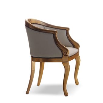 Corte Zari / Armchairs / Clara