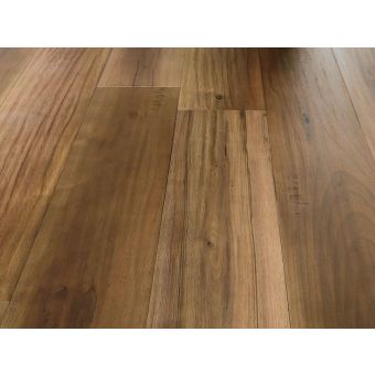 Bassano Parquet / Parquet in noce spazzolato a mano / Bassano 1832 European Walnut
