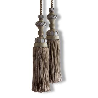 Beaumont & Fletcher / Rings and brushes / Imogen Tie Back