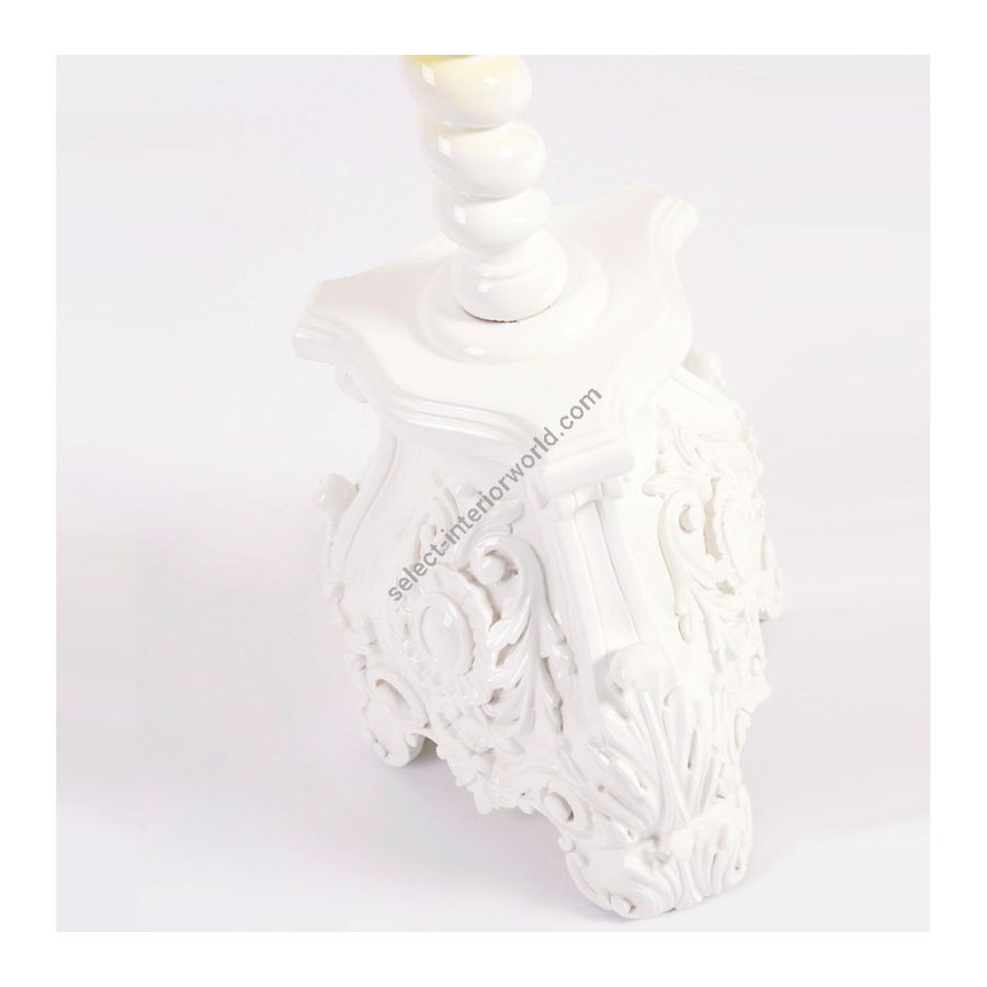 Finish: White lacquer base with a gradual color transition to yellow