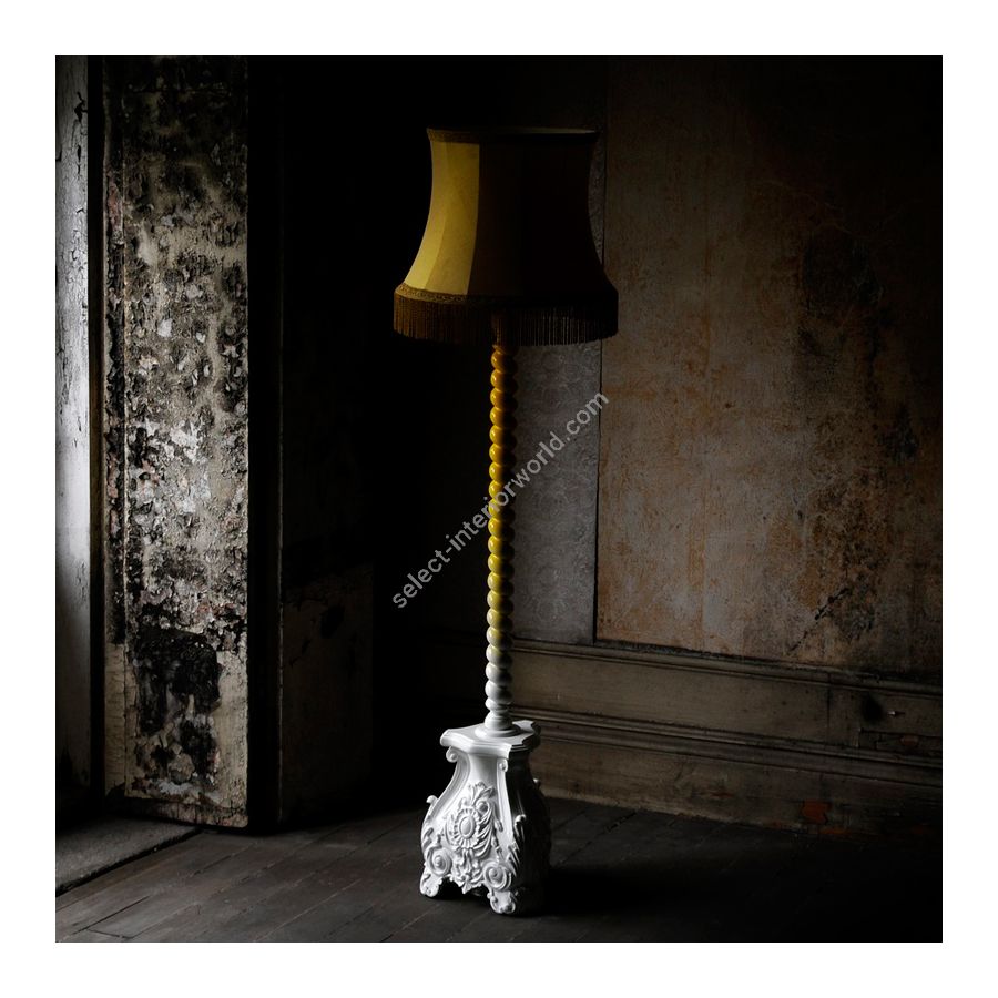 Finish: White lacquer base with a gradual color transition to yellow