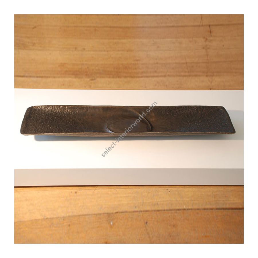 Dark natural patina finish