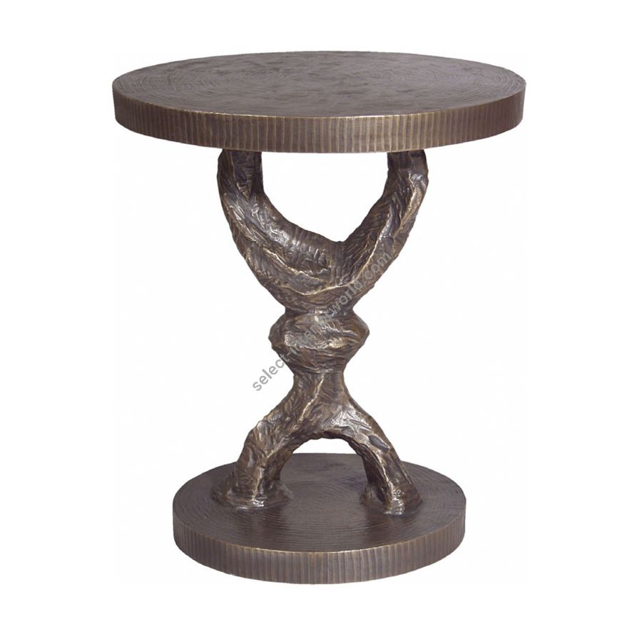 Natural patina finish / cm.: 52.71 x 45.72 x 45.72 / inch.: 20.75” x 18” x 18”